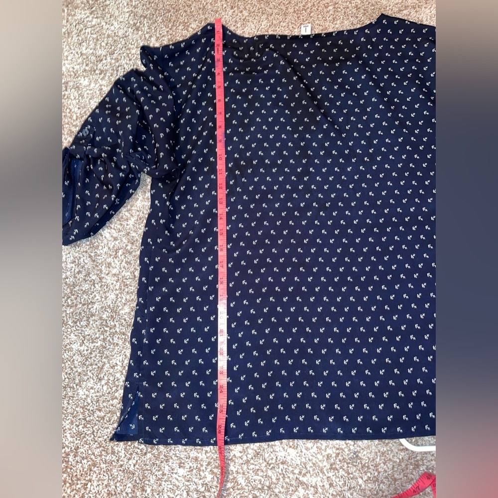 Women’s large Old Navy Blue top w/ small white anchors.3/4 convertible sleeves - Picture 5 of 9